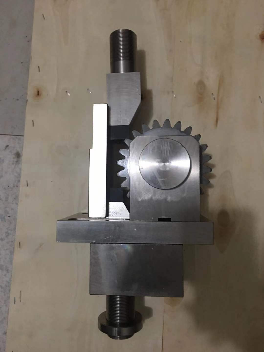 齒輪試驗(yàn)夾具.png